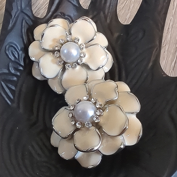Flower Ivory Enamel and Pearl Rhinestone Clips On Earrings - Picture 2 of 4